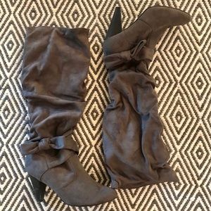 DIBA Slouchy Gray Boots with Bow